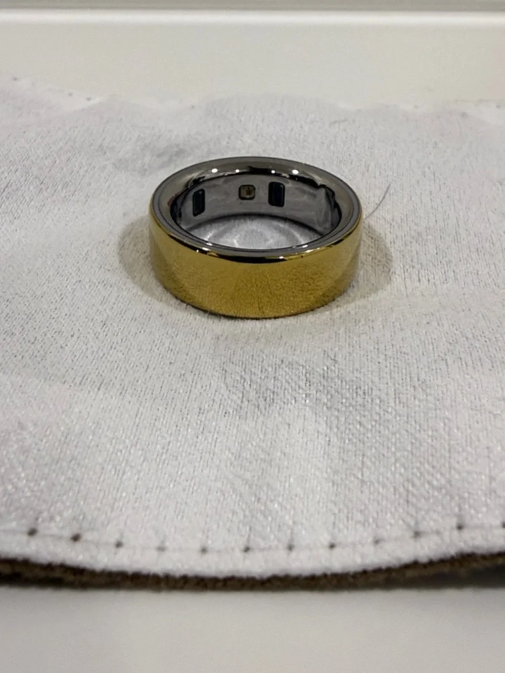 Oura Gold Gen 4 with Charging Dock and Cable